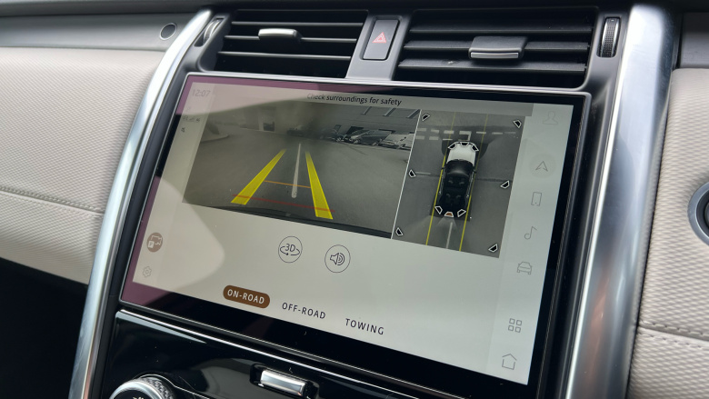 Land Rover Discovery 3.0 D300 R-Dynamic SE 5dr Auto Diesel Station Wagon